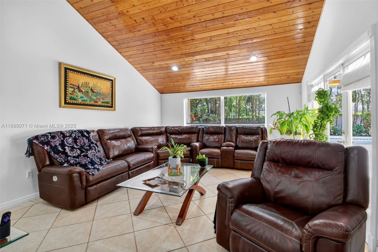 7720 SW 176th St, Palmetto Bay, FL 33157 Photo