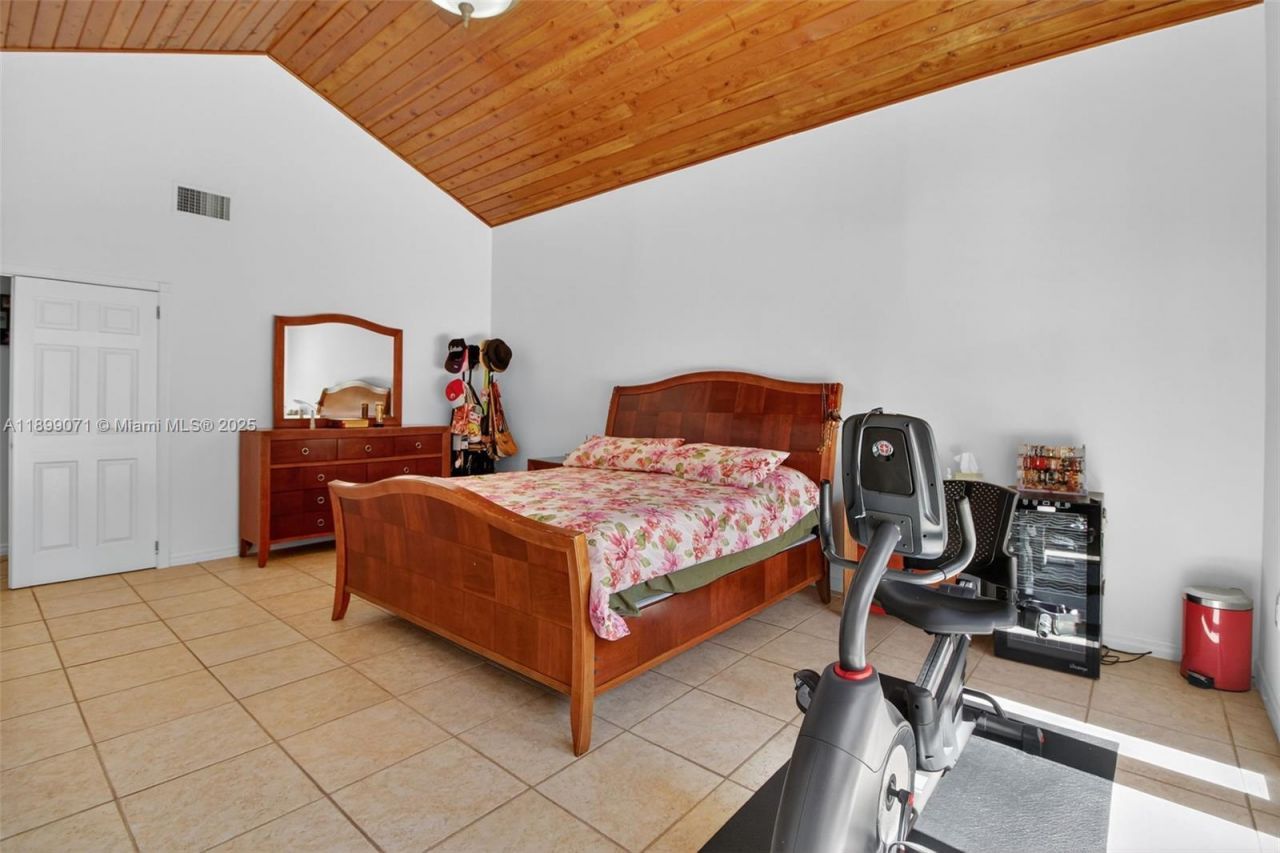 7720 SW 176th St, Palmetto Bay, FL 33157 Photo