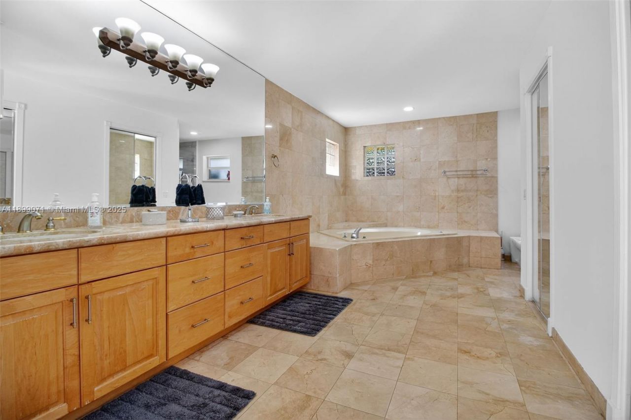 7720 SW 176th St, Palmetto Bay, FL 33157 Photo