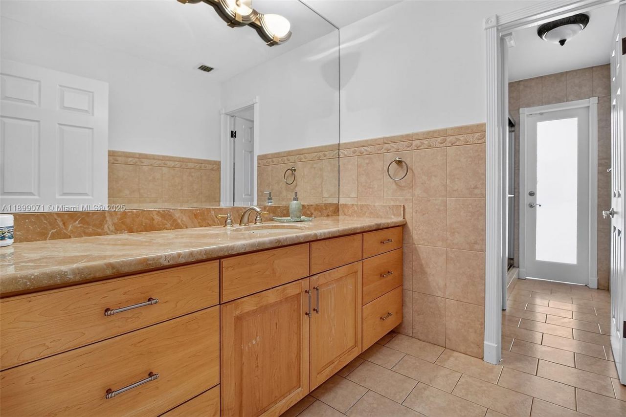 7720 SW 176th St, Palmetto Bay, FL 33157 Photo