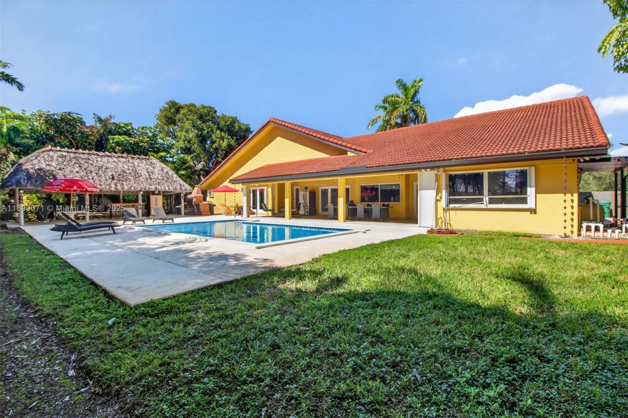 7720 SW 176th St, Palmetto Bay, FL 33157 Photo