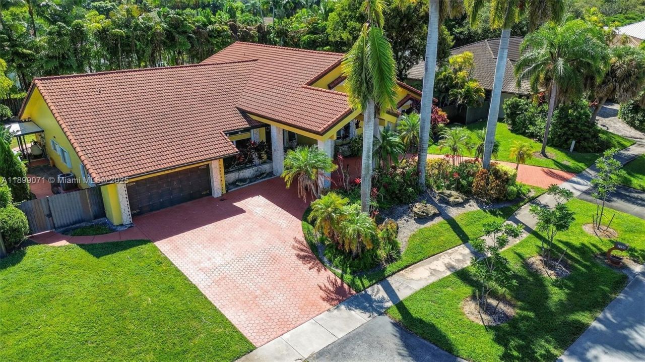 7720 SW 176th St, Palmetto Bay, FL 33157 Photo