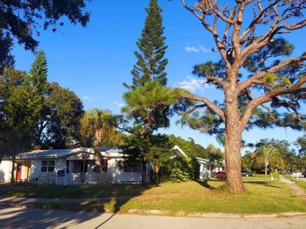 2695 S EAST AVENUE, SARASOTA, FL 34239