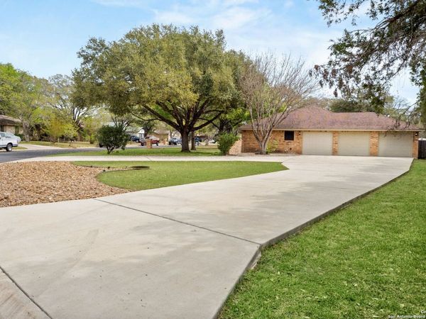 1633 Willow, Seguin, TX 78155