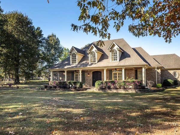 20 SURREY LOOP CIR, Byhalia, MS 38611