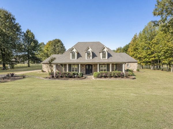 20 SURREY LOOP CIR, Byhalia, MS 38611