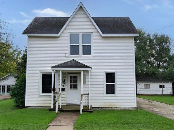 407 W oak Street, Sparta, WI 54656