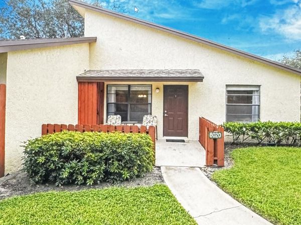 8020 SE Villa Cir, Hobe Sound, FL 33455