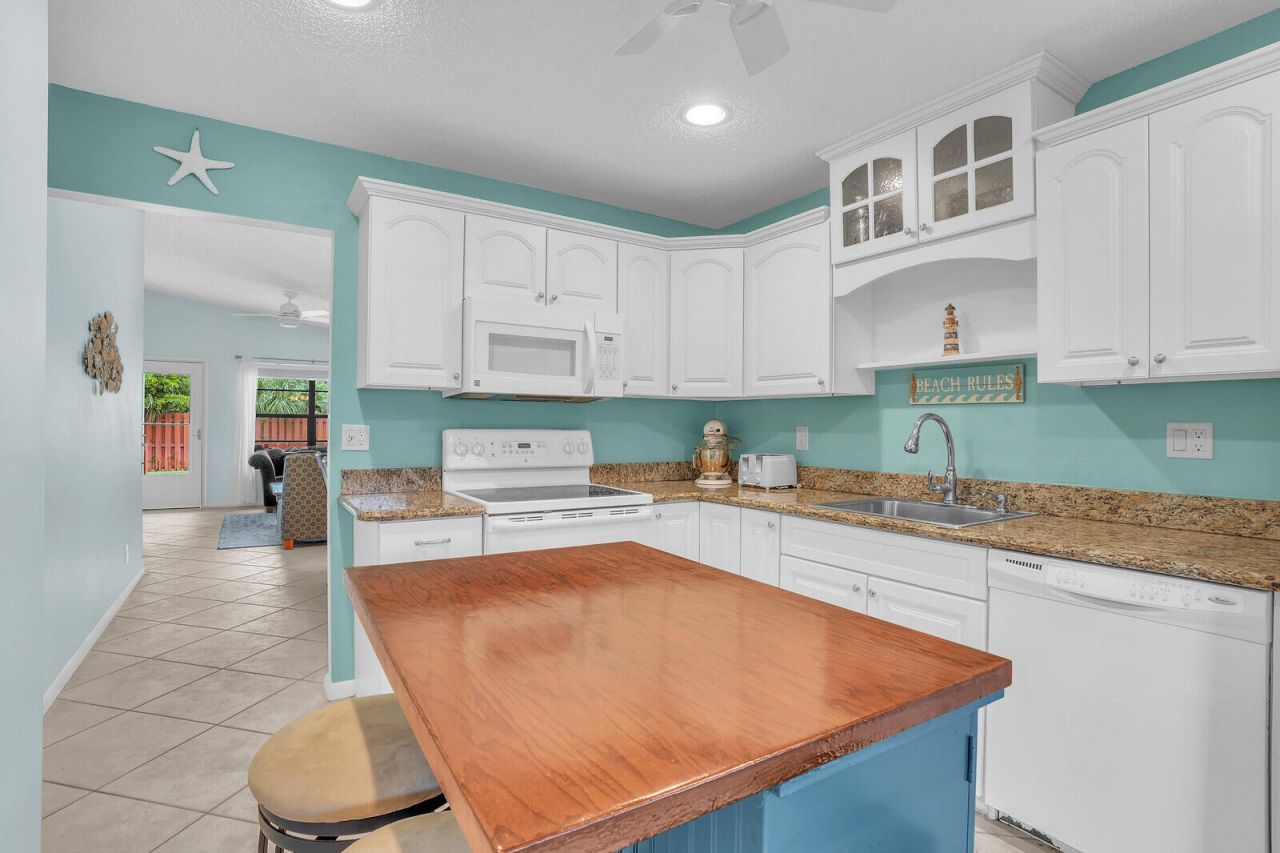 8020 SE Villa Cir, Hobe Sound, FL 33455 Photo