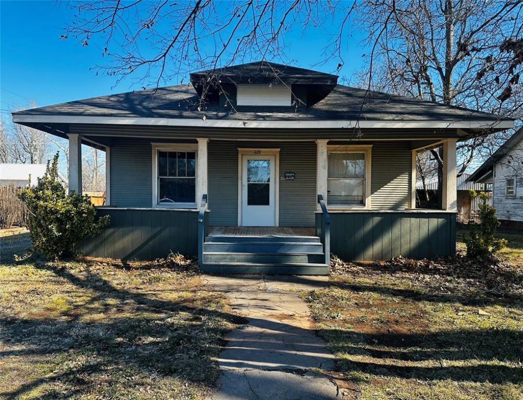 224 N Cherry St Street, Pauls Valley, OK 73075 Main Photo