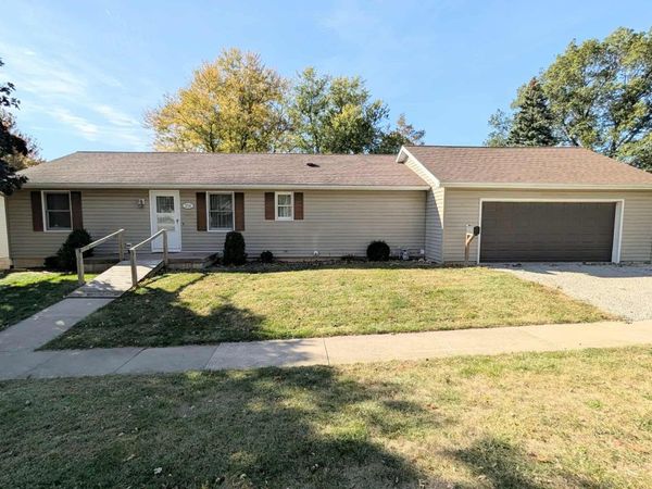 356 S MAPLE Street, Farmington, IL 61531