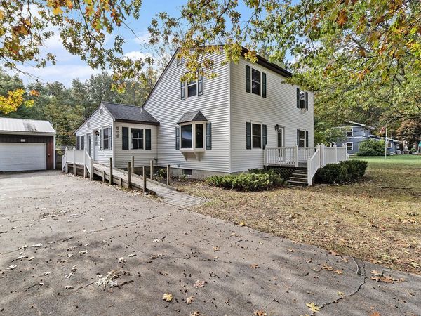 559 E Sands Street, Pentwater, MI 49449