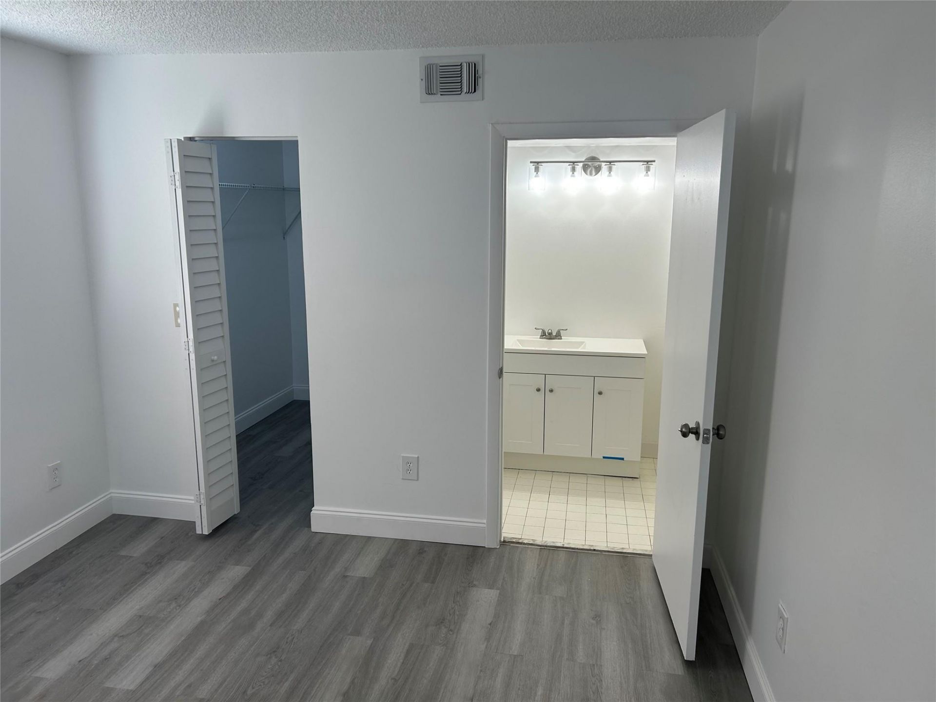 871 NE 207th Terrace, Unit 102, Miami, FL 33179 Photo