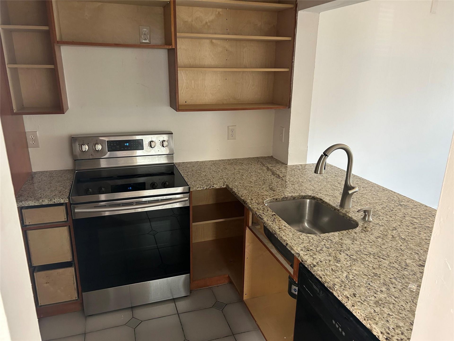 871 NE 207th Terrace, Unit 102, Miami, FL 33179 Photo