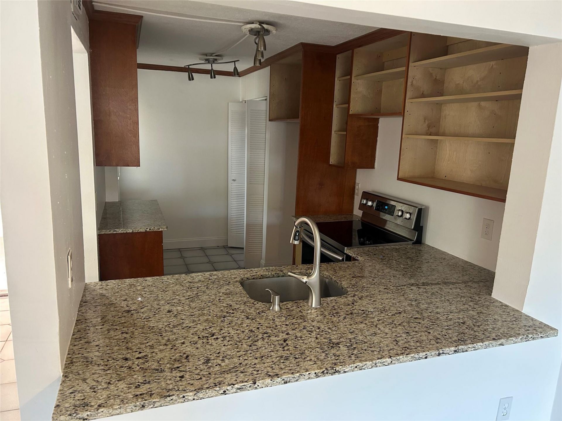 871 NE 207th Terrace, Unit 102, Miami, FL 33179 Photo