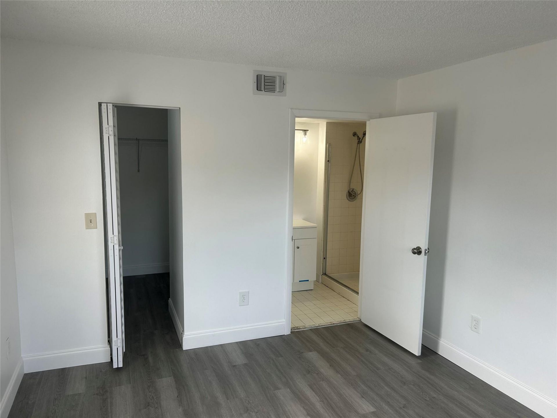 871 NE 207th Terrace, Unit 102, Miami, FL 33179 Photo