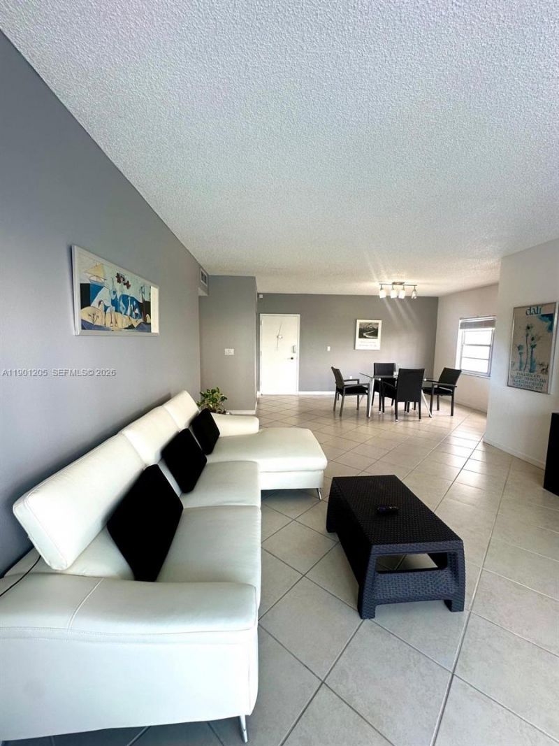 500 Bayview Dr, Unit 321, Sunny Isles Beach, FL 33160 Photo