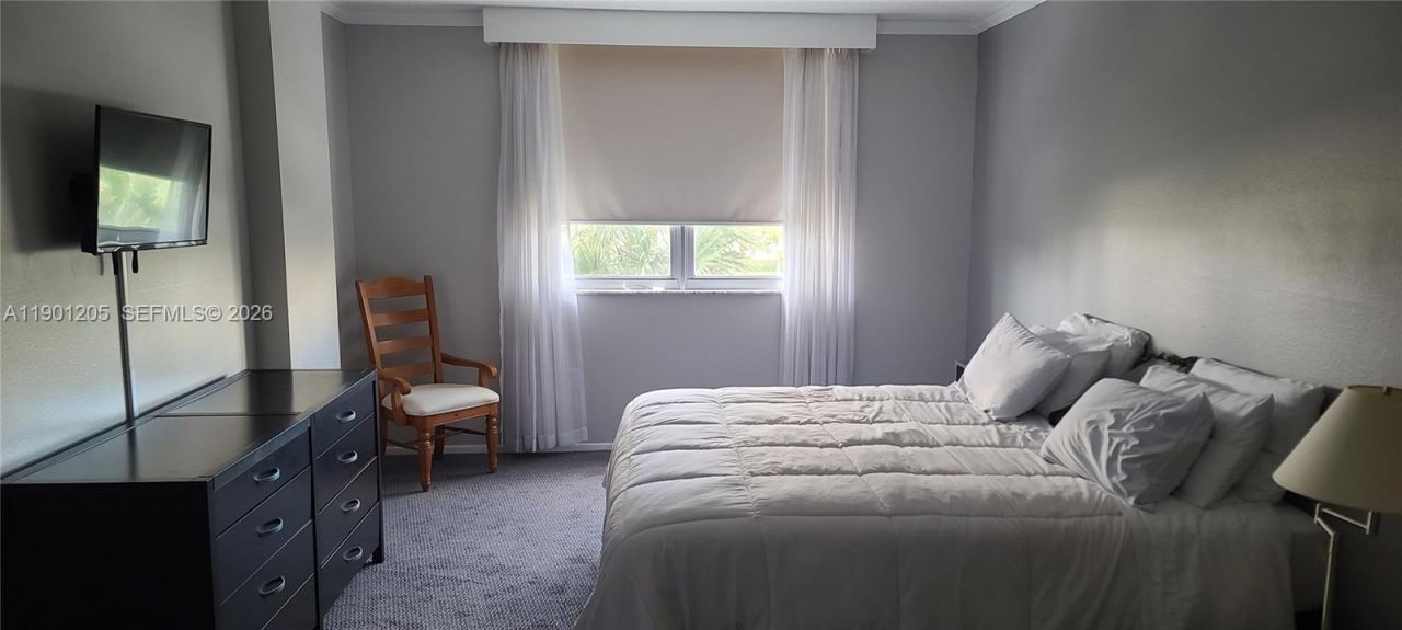 500 Bayview Dr, Unit 321, Sunny Isles Beach, FL 33160 Photo