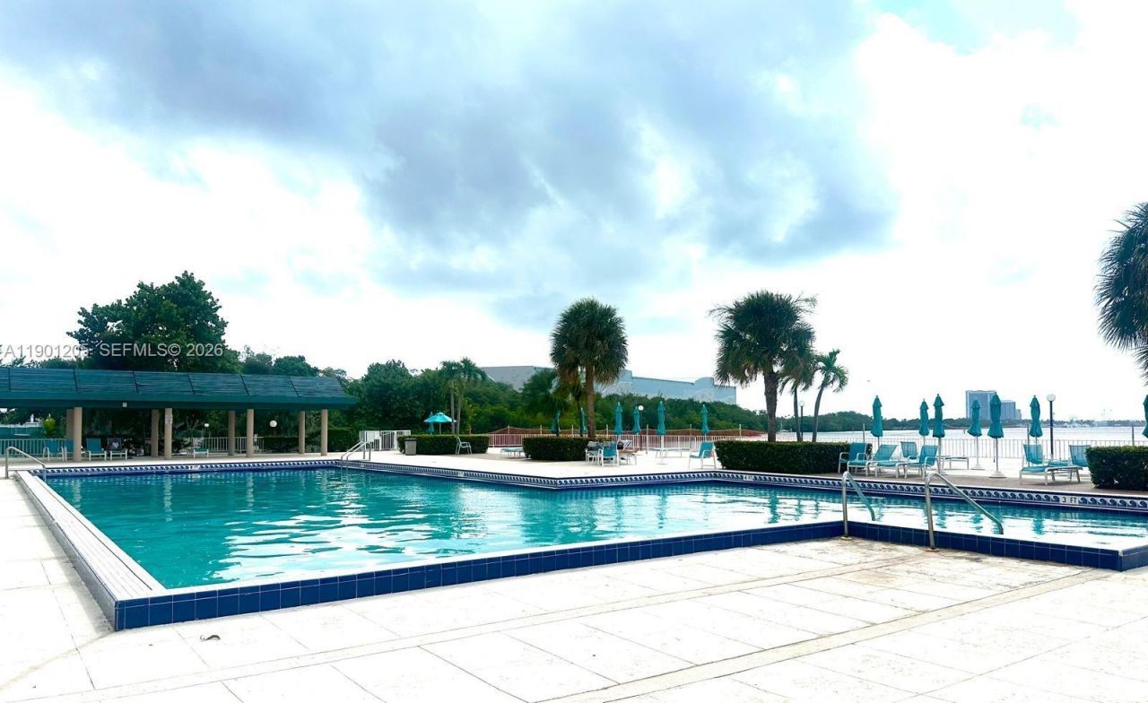 500 Bayview Dr, Unit 321, Sunny Isles Beach, FL 33160 Photo