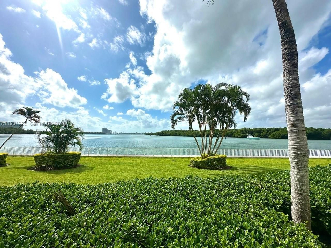 500 Bayview Dr, Unit 321, Sunny Isles Beach, FL 33160 Photo