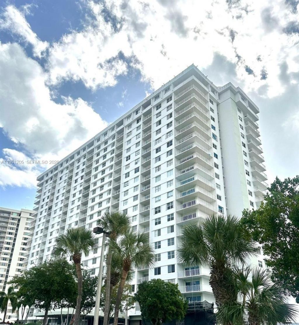 500 Bayview Dr, Unit 321, Sunny Isles Beach, FL 33160 Photo