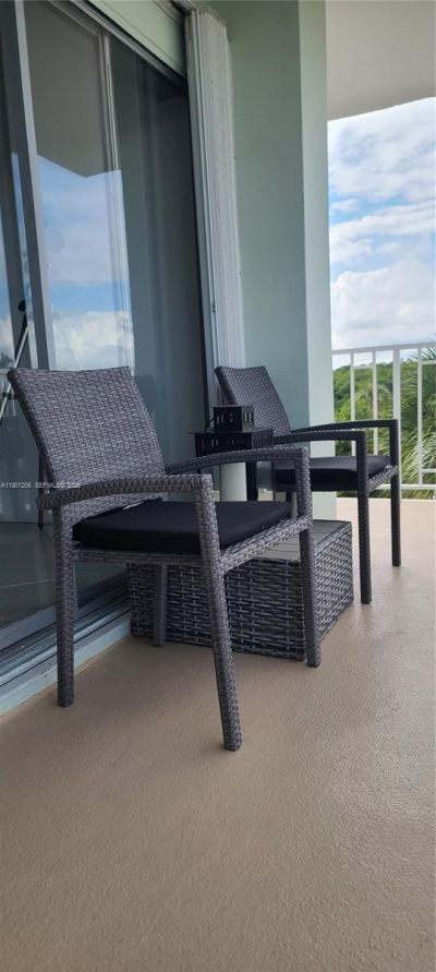 500 Bayview Dr, Unit 321, Sunny Isles Beach, FL 33160 Photo