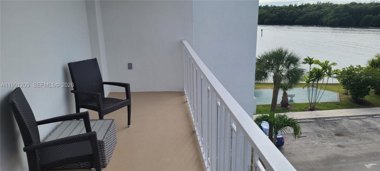 500 Bayview Dr, Unit 321, Sunny Isles Beach, FL 33160 Photo