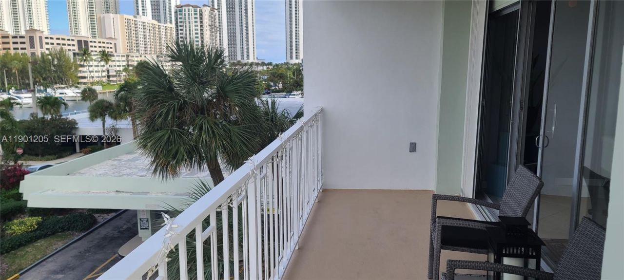 500 Bayview Dr, Unit 321, Sunny Isles Beach, FL 33160 Photo
