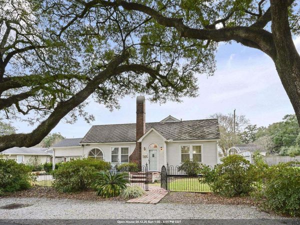 557 Avenue C, Port Allen, LA 70767