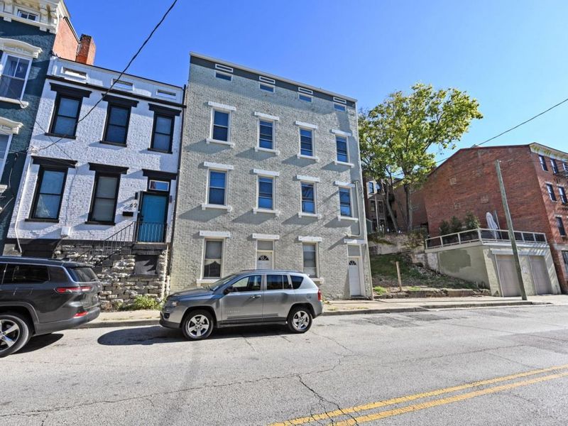 64 E Clifton Avenue, Cincinnati, OH 45202 Photo 2