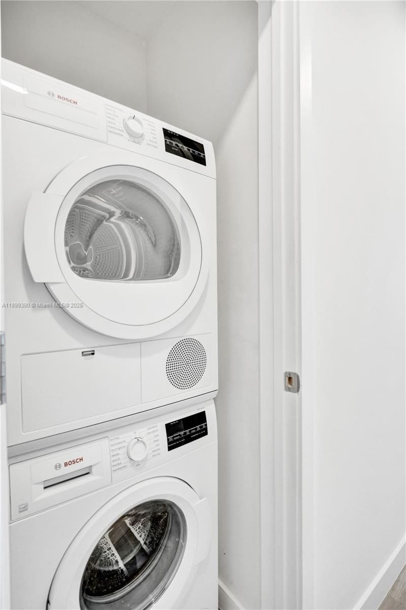 580 72nd, Unit 713, Miami Beach, FL 33141 Photo