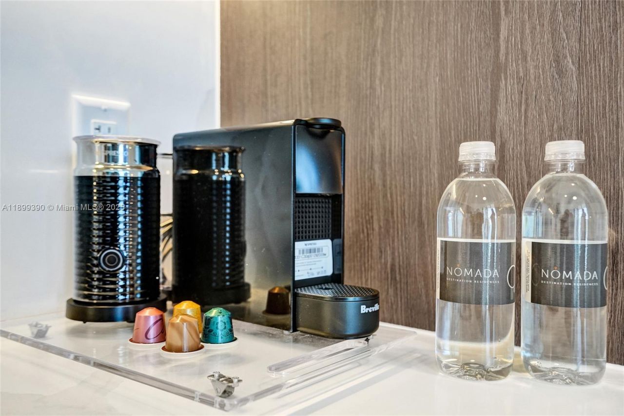 580 72nd, Unit 713, Miami Beach, FL 33141 Photo