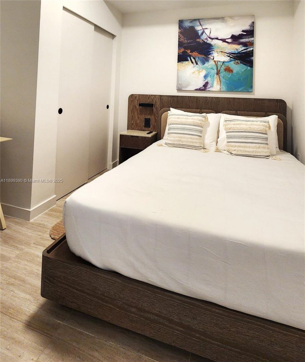 580 72nd, Unit 713, Miami Beach, FL 33141 Photo