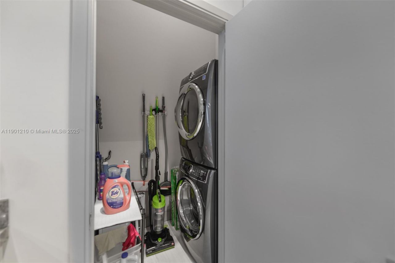 495 Brickell Ave, Unit 2211, Miami, FL 33131 Photo