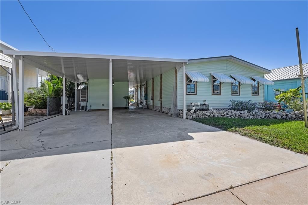 2592 York Rd, Saint James City, FL 33956 Photo