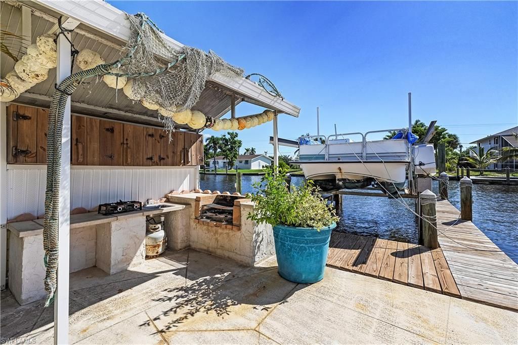 2592 York Rd, Saint James City, FL 33956 Photo