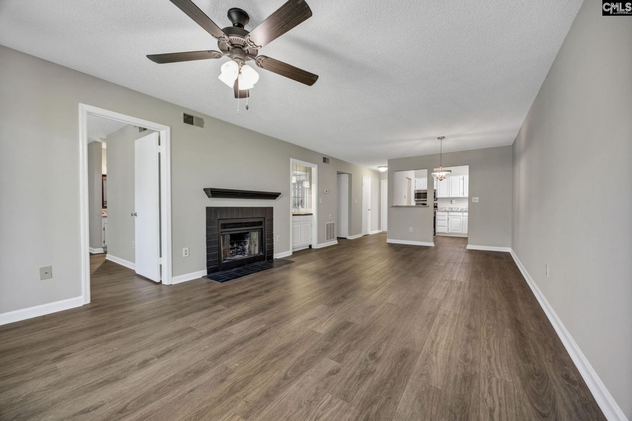 121 Edgewater Photo 11