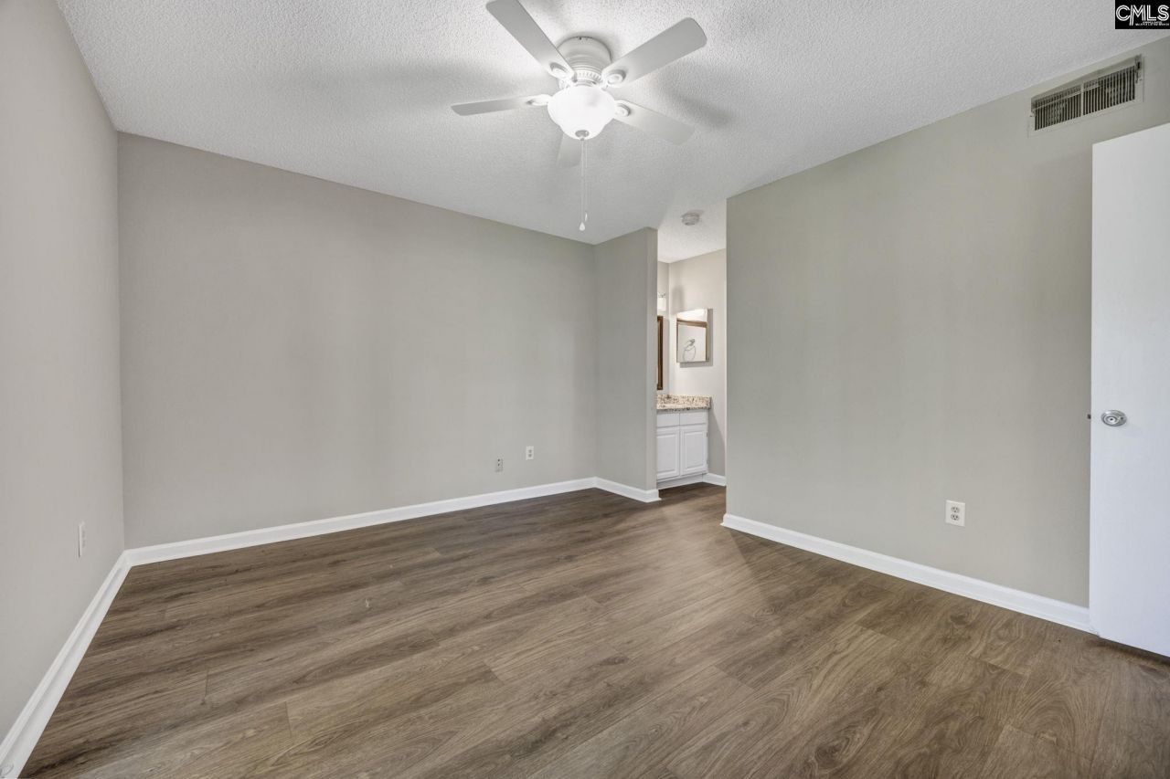 121 Edgewater Photo 21