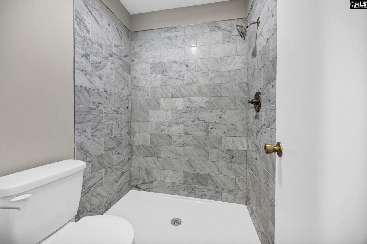 121 Edgewater Photo 24