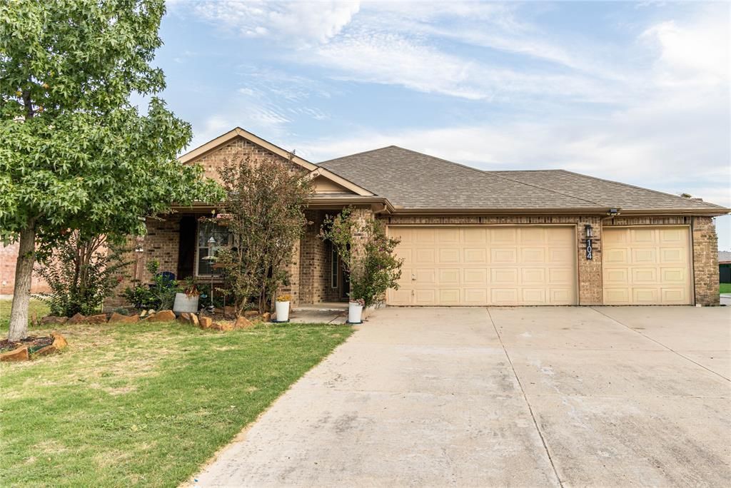 104 Forest Grove S, Princeton, TX 75407 Main Photo