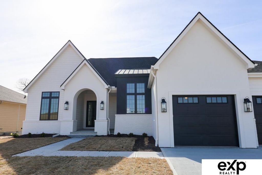 19905 V Street, Omaha, NE 68135 Main Photo