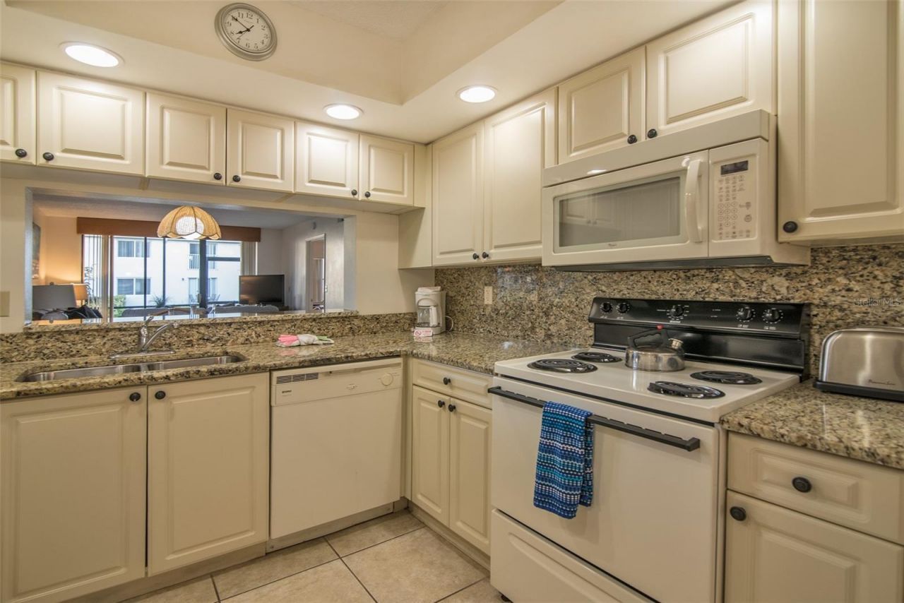 4425 45th Avenue W, Unit 101, Bradenton, FL 34210 Photo