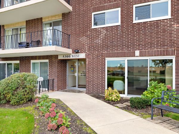 5300 Walnut Avenue, Unit 12B, Downers Grove, IL 60515