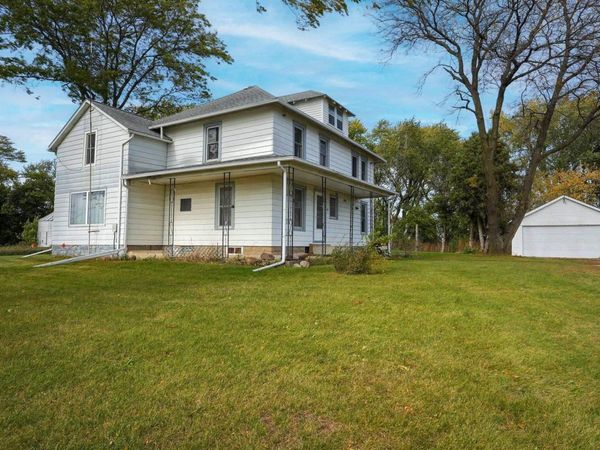 5721 E Gresham Road, Dunkerton, IA 50626