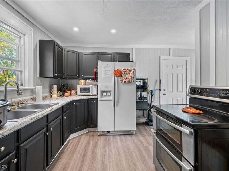 910 Bye Street, Akron, OH 44320 Photo 8