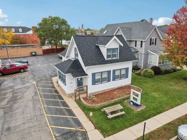 1305 Court Street, McHenry, IL 60050