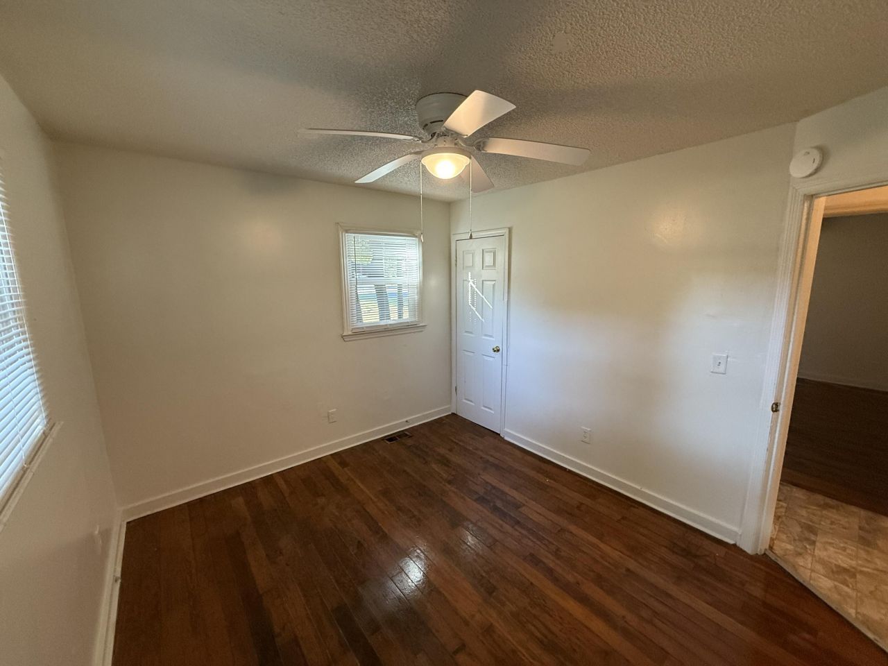 4728 Mixson Avenue Photo 10