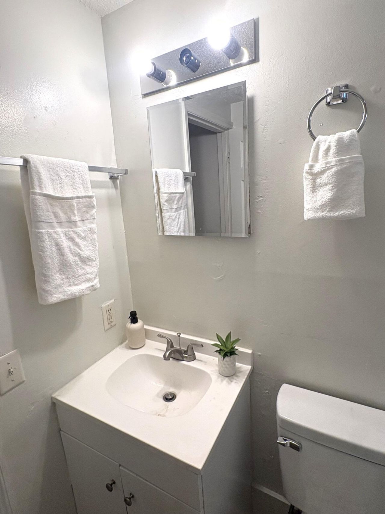 4728 Mixson Avenue Photo 11