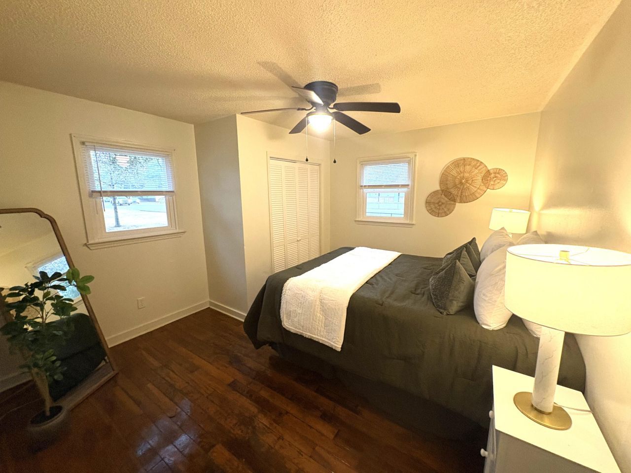 4728 Mixson Avenue Photo 13