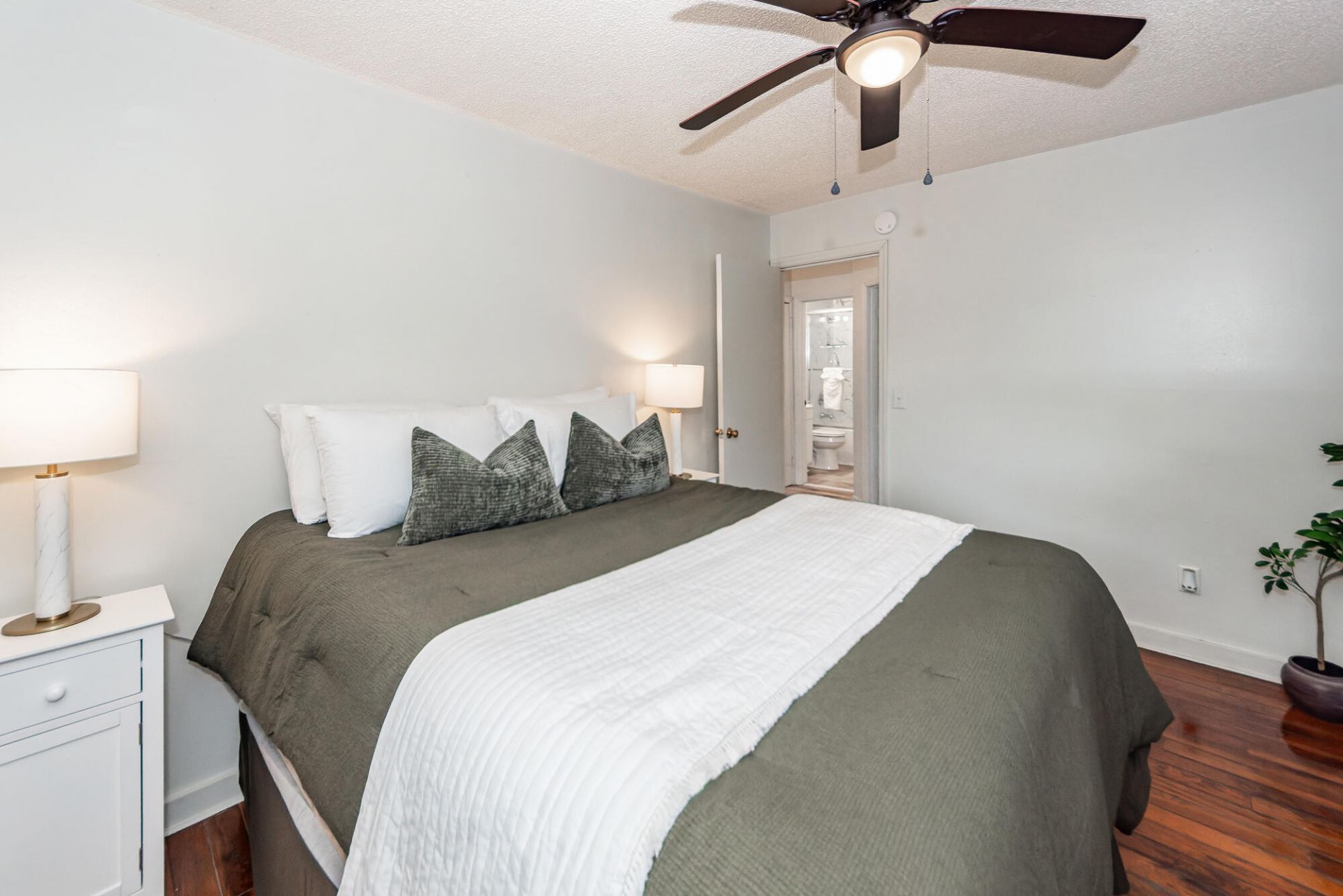 4728 Mixson Avenue Photo 14